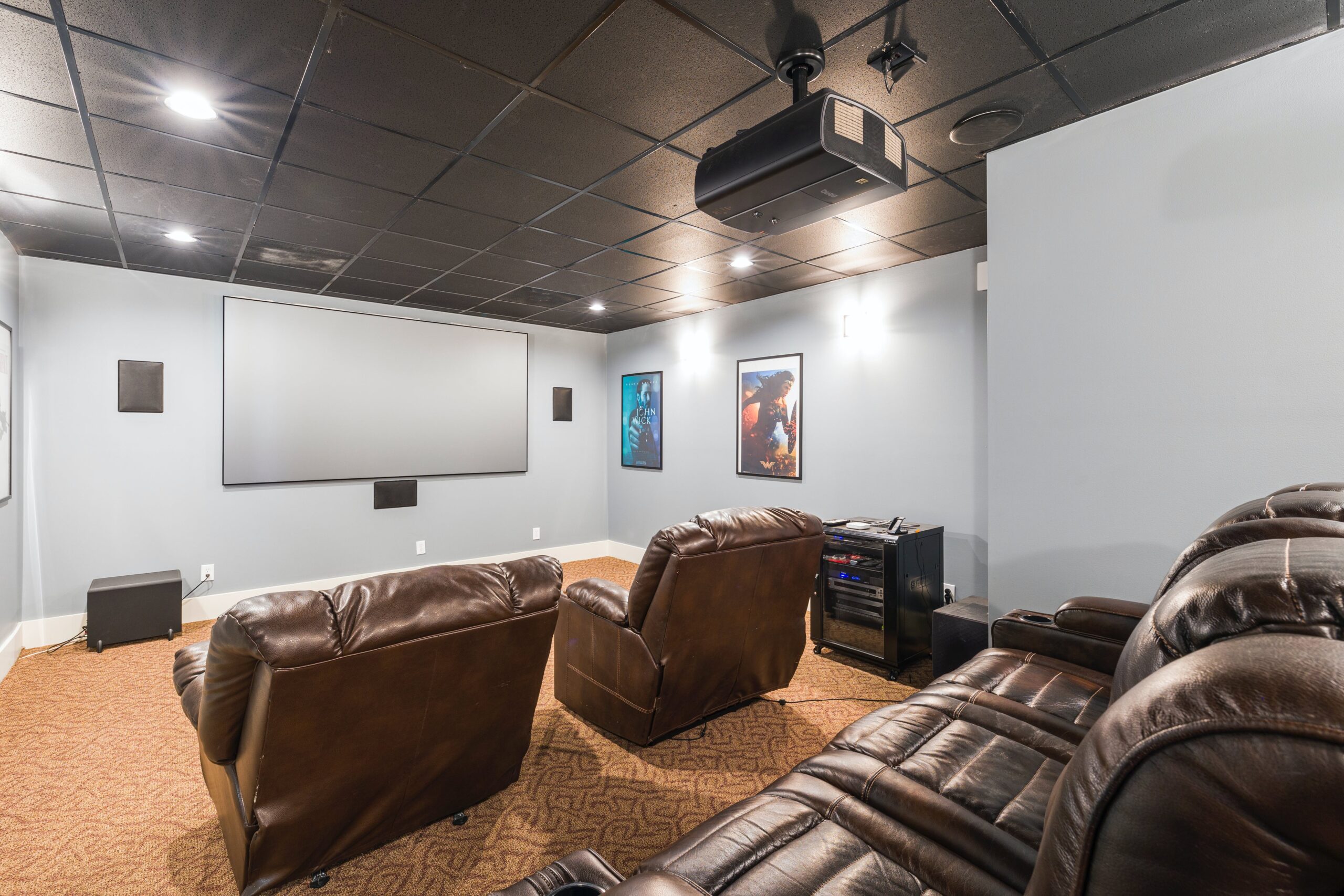 Home theater with comfortable seating Reducing the Cost of Home Theater Setup